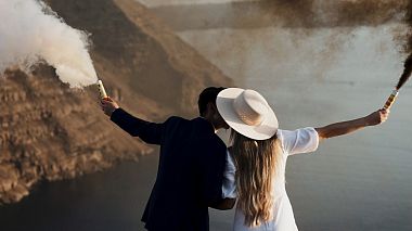 GrAward 2019 - Best Colorist - Kendal and Micah amazing elopement in the cliff side of Santorini