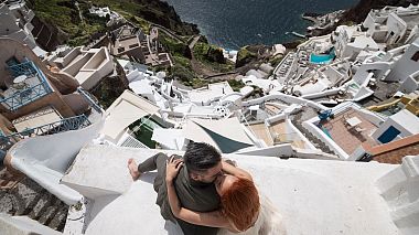 GrAward 2019 - Miglior giovane professionista - Elopement in Santorini | A fine art wedding film | Spiros & Evelina