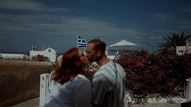 Award 2022 - Best Engagement - Love in Santorini