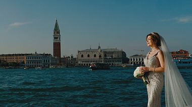 Italy Award 2022 - Best Walk - Elopement  wedding in Venice