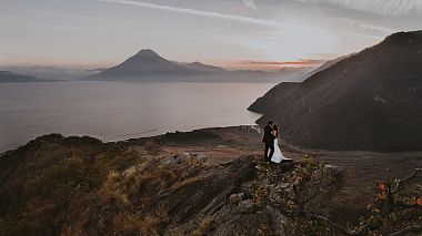 Видеограф Auguro Weddings, Гватемала, Гватемала - Jess & Dave | Wedding Movie, аэросъёмка, лавстори, свадьба, шоурил, юбилей