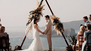 Видеограф Vasileios Tsirakidis, Тира, Греция - Love is the Way | Santorini wedding | Kaja & Alex, аэросъёмка, репортаж, свадьба, событие
