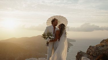 Videógrafo Vasileios Tsirakidis de Fira, Grecia - Eternal Elegance in Folegandros | A Mesmerizing Greek Wedding Experience | The Highlight Film, drone-video, event, wedding