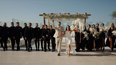 Видеограф Vasileios Tsirakidis, Тира, Греция - Destination wedding in Santorini Greece | Justina & Mathew Unveiling the Magic, аэросъёмка, свадьба, событие