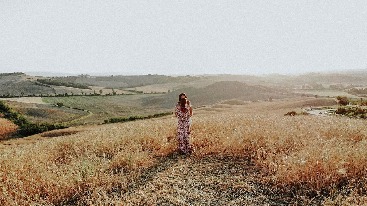 Un bacio con il vento - Engagement in Tuscany