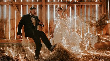 Videographer mwjackiewicz | photo and film from Gdańsk, Pologne - You're the one I want | Smoke in the barn, engagement
