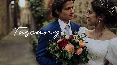 Видеограф Urania Wedding Films, Неаполь, Италия - Destination Wedding in Tuscany | Castello di Gargonza Italy, аэросъёмка, свадьба