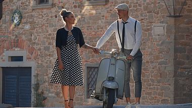 来自 佛罗伦萨, 意大利 的摄像师 Alte  Vedute - M & M // Romantic engagement in the of Volpaia in the heart of the Chianti Hills - Tuscany - Italy, drone-video, engagement, wedding