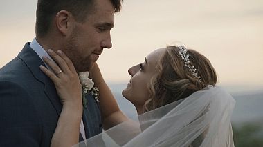 Βιντεογράφος Thirtyfive Studios από Φλωρεντία, Ιταλία - Svet & Tyler | Wedding videography in Ristonchi Castle Tuscany, wedding