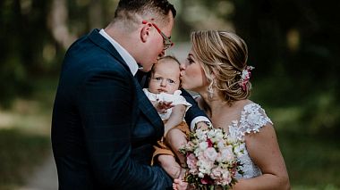 Suwałki, Polonya'dan 3FILM kameraman - P&M - bride, groom and little baby, nişan
