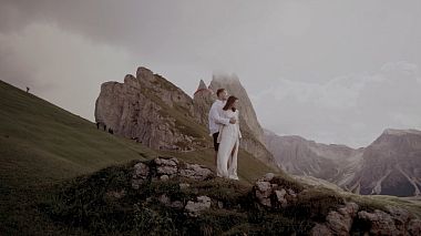 Видеограф Dario Lucky, Бари, Италия - Vadym and Sasha | elopement in Dolomites, аэросъёмка, лавстори, репортаж, свадьба, событие