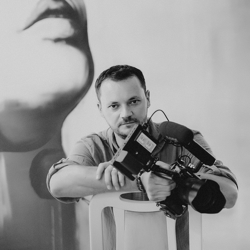 Videographer Dragos Buchi