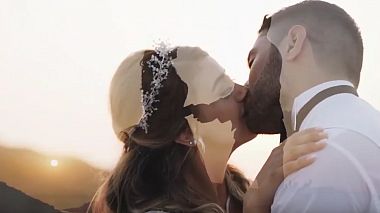 Videograf Takis Vezakis din Rethymnon, Grecia - Prisalla & Jonathan Wedding in Santorini, filmare cu drona, nunta