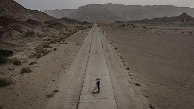 来自 特拉维夫, 以色列 的摄像师 Daniel Notcake - Elopement in Desert, Israel - Yasya and Ilya, backstage, engagement, wedding