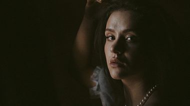 Kraków, Polonya'dan Studio Muskus kameraman - Juliette in pearls - sensual portrait, Kurumsal video, erotik, kulis arka plan, müzik videosu, reklam
