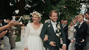 来自 美因河畔法兰克福, 德国 的摄像师 Daniel Ax - Dreamlike wedding video with free wedding ceremony at Burg Schwarzenstein, wedding