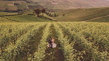 Видеограф Mike Acasandrei, Турин, Италия - Wedding in Piemontese countryside - Langhe, аэросъёмка, лавстори, свадьба