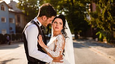 Videographer Camera Hiking from Bucharest, Romania - Roxana & Andrei - Wedding highlights, wedding