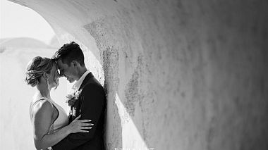Видеограф Phosart Cinematography, Афины, Греция - The wedding video of Nicol & Connor at Venetsanos Winery | Young love story fairytale in Santorini, Greece., аэросъёмка, музыкальное видео, свадьба