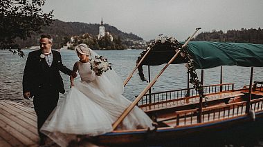 来自 卢布尔雅那, 斯洛文尼亚 的摄像师 Storytelling Films - Clare & Marcus // Lake Bled Wedding // Beyond The Storm, wedding