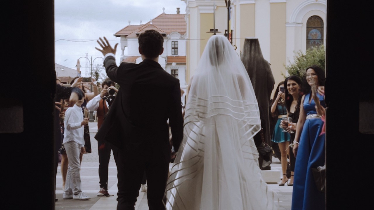 Olivia & Florian // Champagne Kisses