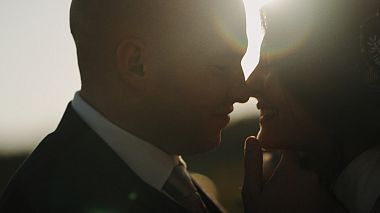 来自 普洛耶什蒂, 罗马尼亚 的摄像师 Adrian Ungureanu - English Story_Wedding Film_Raluca+Peter, drone-video, engagement, showreel, wedding
