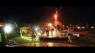 Videografo Roman Yakovenko da Voronež, Russia - Wedding teaser with married couple jumping into pool, wedding