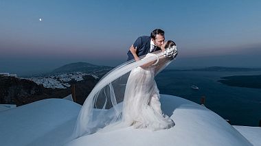 来自 萨罗尼加, 希腊 的摄像师 Nikos Arvanitidis - Nikos & Eliza //Under the light of the sunset…., drone-video, wedding