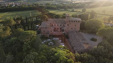 Видеограф Danilo  Grassi, Милано, Италия - || Caterina e Massimo || Tuscany Castello San Fabiano, drone-video, wedding
