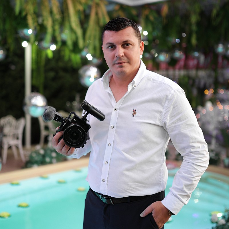 Videographer Victor Mihaescu