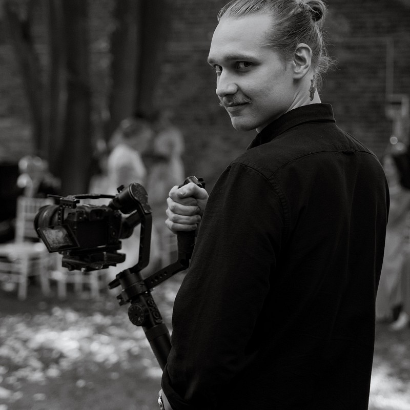 Video operator Martin Shliusarski
