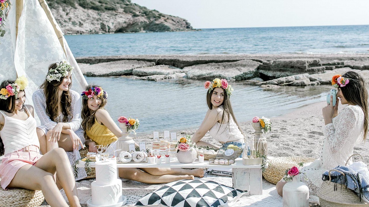 Bohemian Summer Bachelorette: Barefoot on the beach!