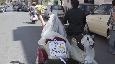 Videógrafo Domenico Longano de Bari, Italia - wedding in vespa sidecar, wedding