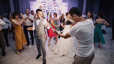 Krasnodar, Rusya'dan Оskar Sabdenbekov kameraman - V & Y, SDE, düğün, kulis arka plan, müzik videosu, nişan
